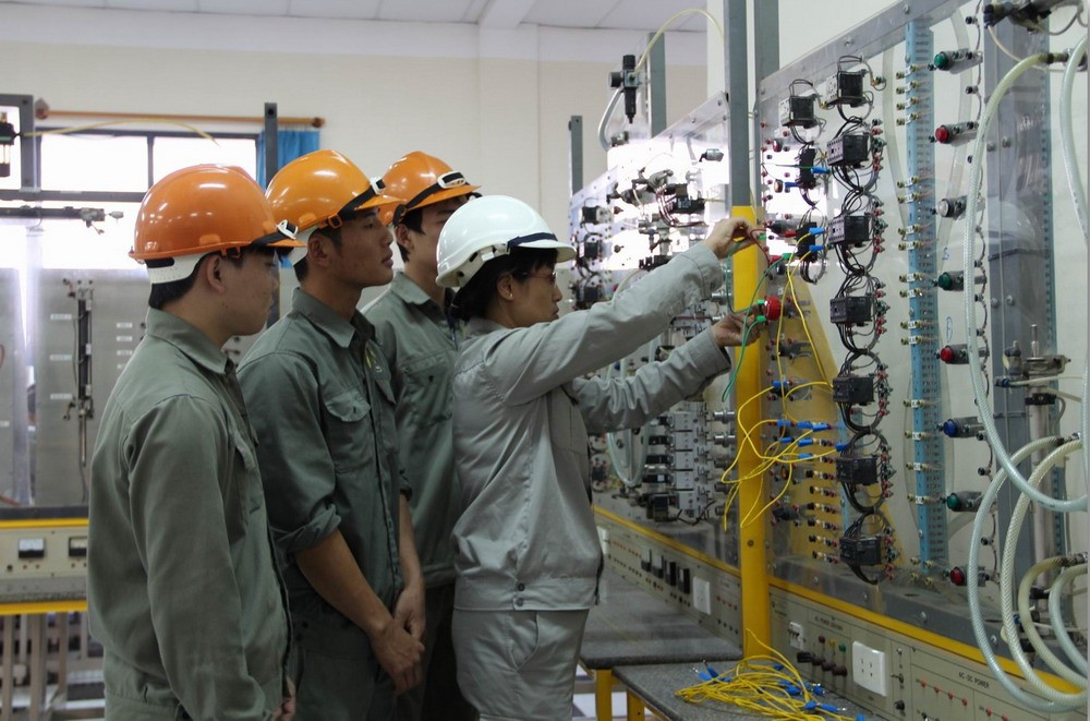 Công nhân điện dân dụng